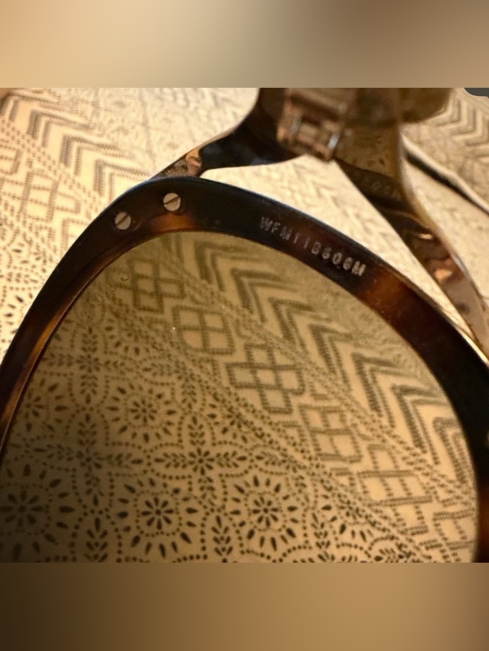 Gucci Gold-Tone Sunglasses Temple with Green, Red Stripes & Logo - Picture 5 of 8